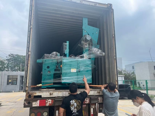 Máy móc Ceres vận chuyển nhiều máy cắt thảm đến Ấn Độ và Ai Cập